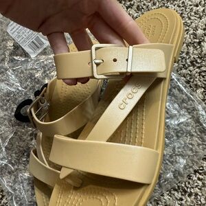 New Crocs Size 8 Women’s Sandals Metallic Tulum Toe Post